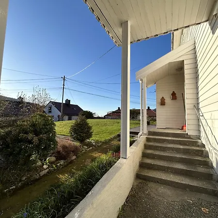Loft With Parking In アパート